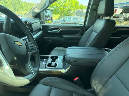 Used 2026 Chevrolet Silverado 2500 LT w/ Z71 Chrome Sport Edition AWD/4WD image 5