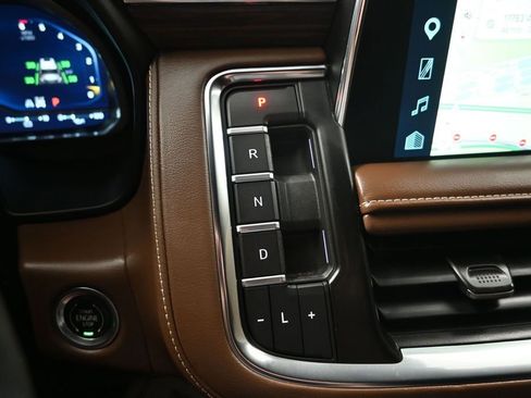Used 2023 Chevrolet Suburban High Country w/ Premium Package 2 AWD/4WD image 25