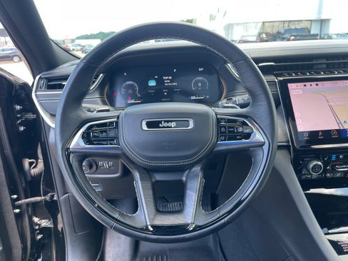 Used 2022 Jeep Grand Cherokee Overland w/ Advanced Protech Group III AWD/4WD image 27