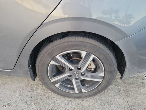 Used 2024 Nissan Sentra SV FWD image 6