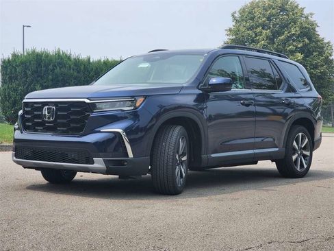 Used 2023 Honda Pilot Touring image 9