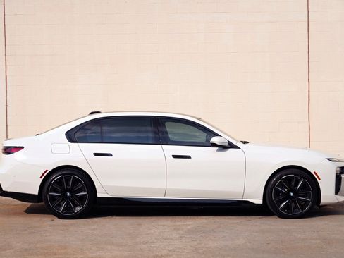 Used 2024 BMW i7 xDrive60 w/ Premium Package AWD/4WD image 61