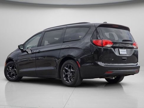 Used 2018 Chrysler Pacifica Touring-L Plus w/ Advanced Safetytec Group image 20