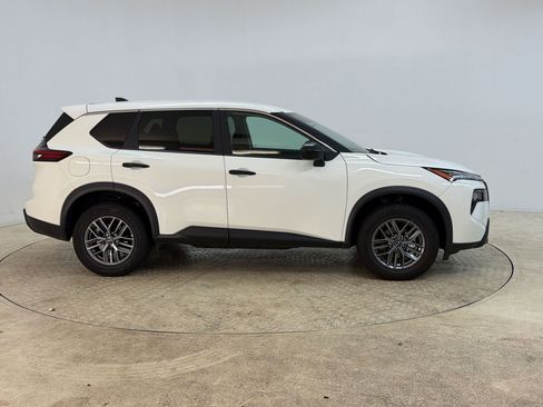 Used 2024 Nissan Rogue S AWD/4WD image 8