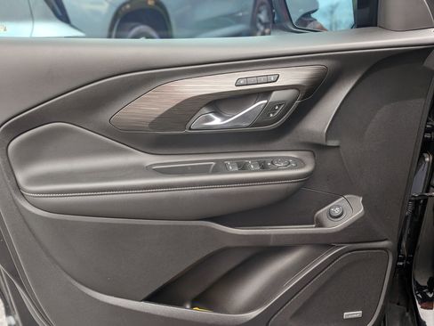 Used 2023 GMC Terrain SLT w/ Infotainment Package II image 14