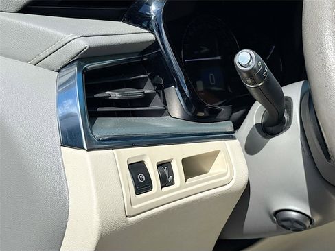 Used 2017 Cadillac XT5 Luxury w/ Driver Awareness Package image 10