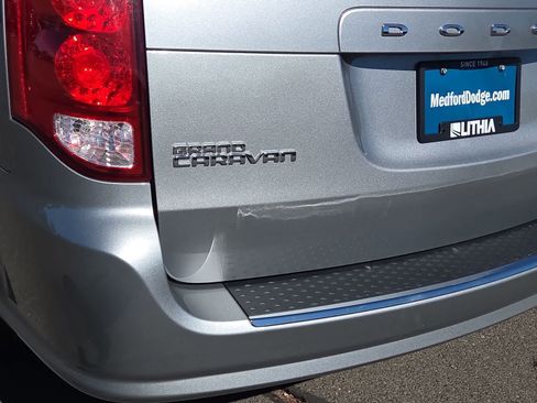Used 2017 Dodge Grand Caravan SE w/ Power Window Group FWD image 15