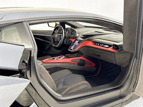 Used 2024 Lamborghini Revuelto image 27