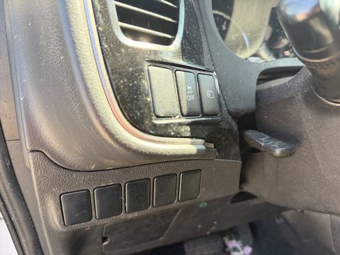 Used 2017 Mitsubishi Outlander SE FWD image 18