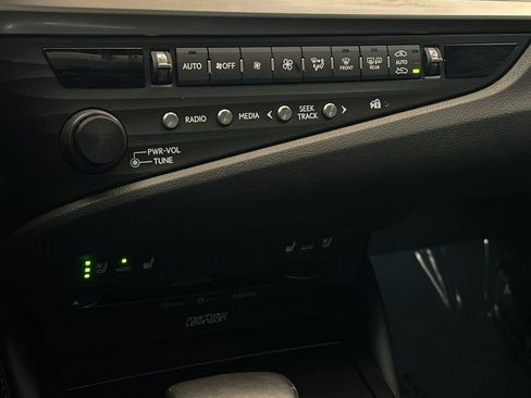 Certified 2020 Lexus ES 300h w/ Premium Package FWD image 19
