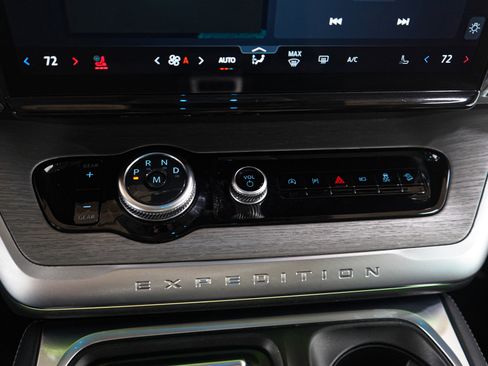 Used 2025 Ford Expedition Max Platinum AWD/4WD image 25