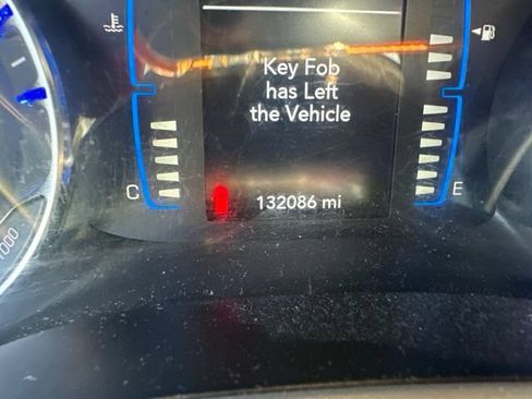 Used 2017 Chrysler Pacifica Touring w/ Tire & Wheel Group FWD image 14