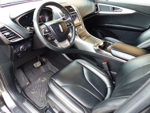 Used 2019 Lincoln Nautilus Premier image 16