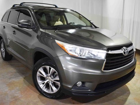 Used 2015 Toyota Highlander XLE image 3