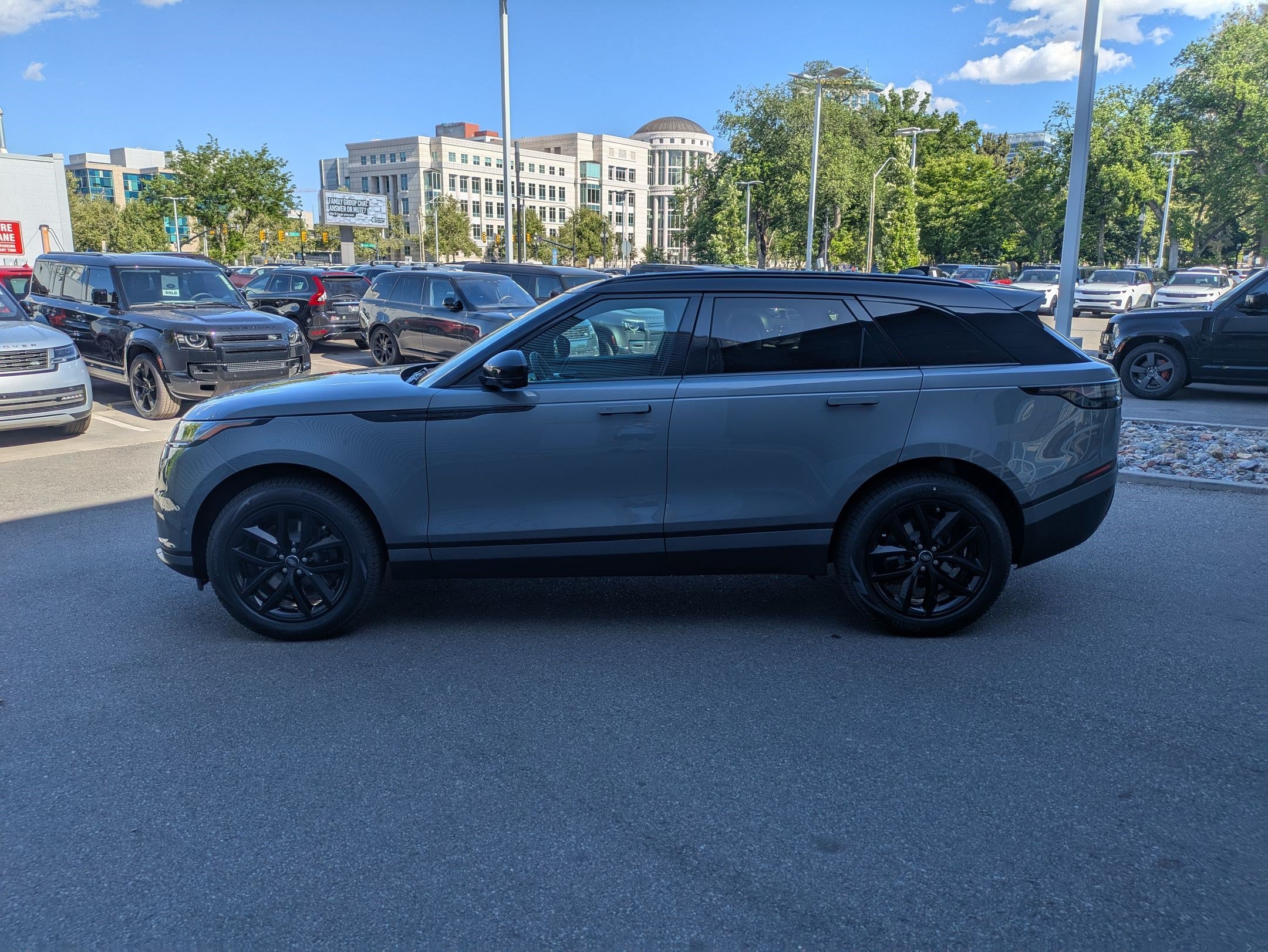 New 2026 Land Rover Range Rover Velar S AWD/4WD image 8