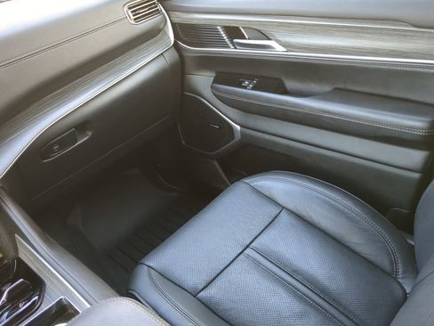 Used 2023 Jeep Wagoneer L Series III w/ Preferred Equipment Group image 45