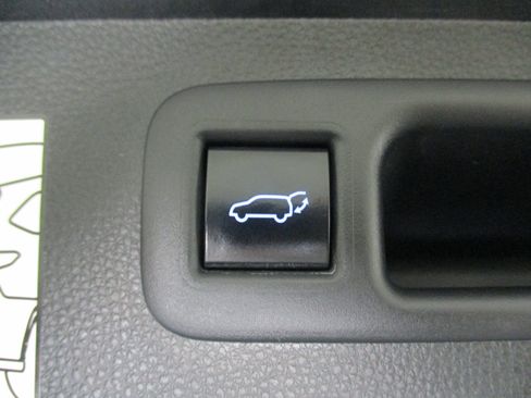 Used 2022 Toyota Highlander Limited image 19