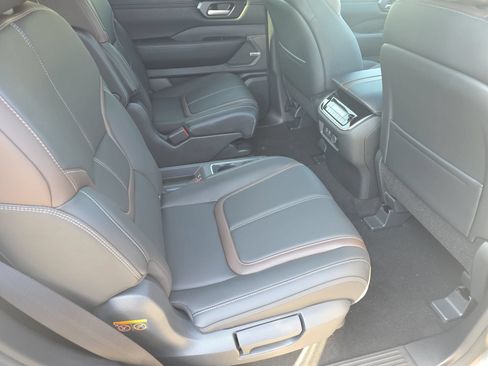 New 2026 Nissan Armada SL w/ Captain's Chari Seat Package AWD/4WD image 11