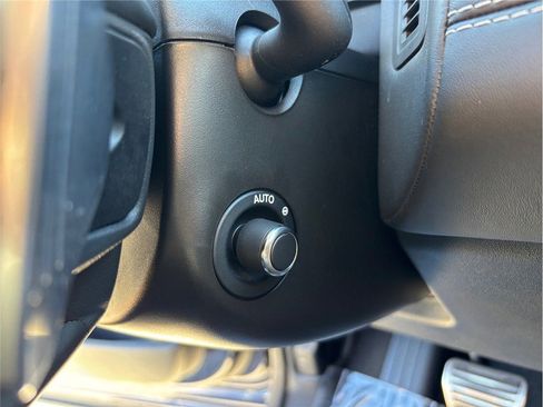 Used 2019 Land Rover Discovery HSE image 21