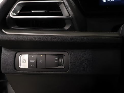 Used 2026 Chevrolet Traverse LT FWD image 19