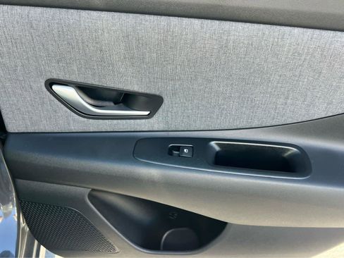 Certified 2026 Hyundai Elantra Limited FWD image 22