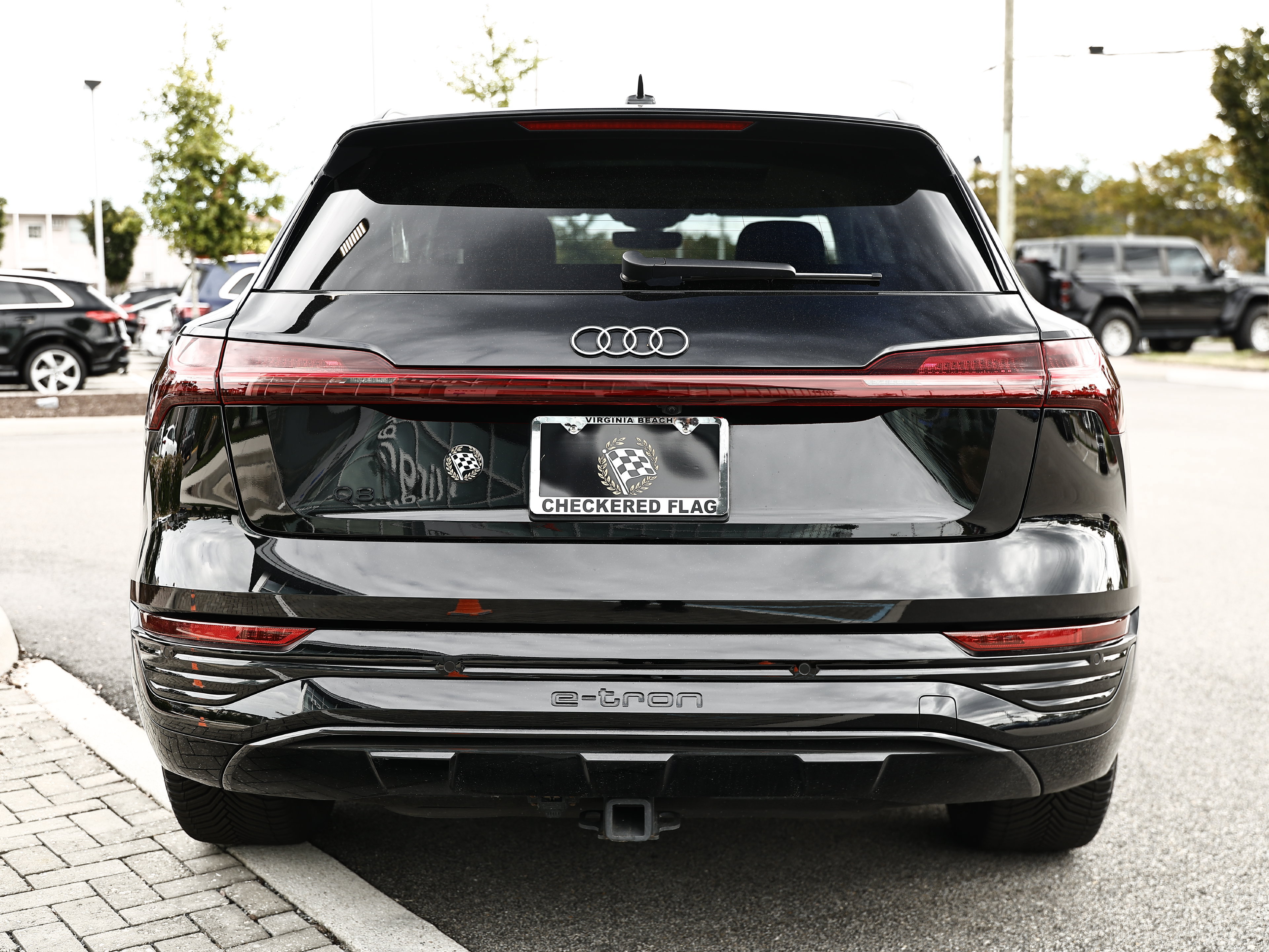 Used 2024 Audi Q8 e-tron Premium Plus w/ Premium Plus Package AWD/4WD image 10
