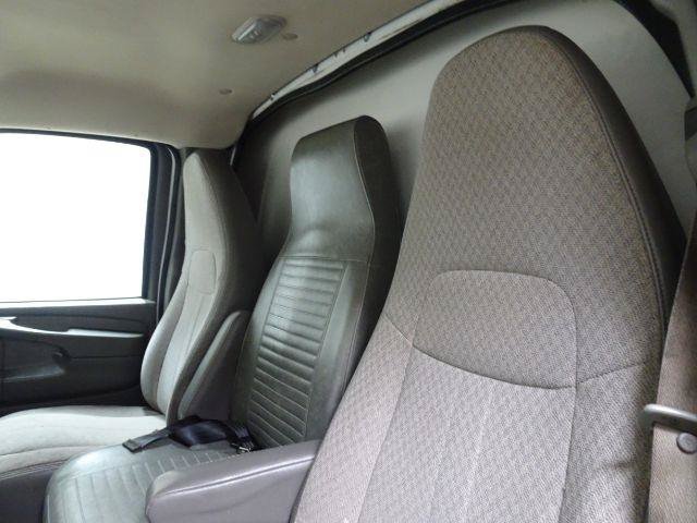 Used 2015 Chevrolet Express 3500 RWD image 17