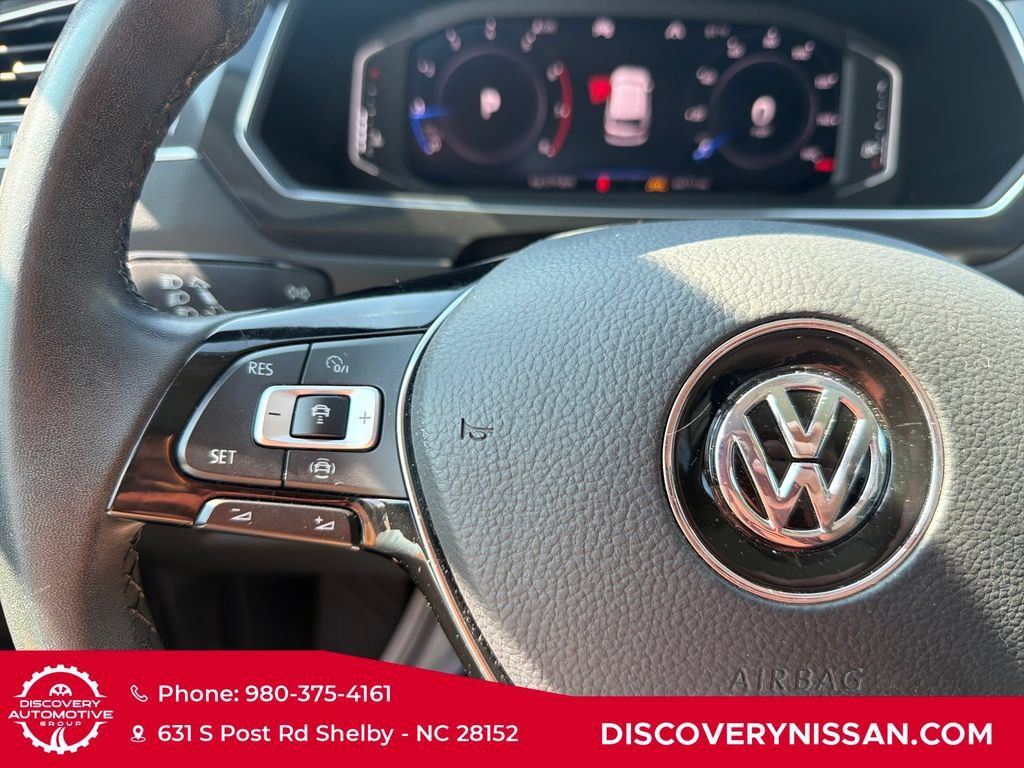 Used 2020 Volkswagen Tiguan SEL AWD/4WD image 25