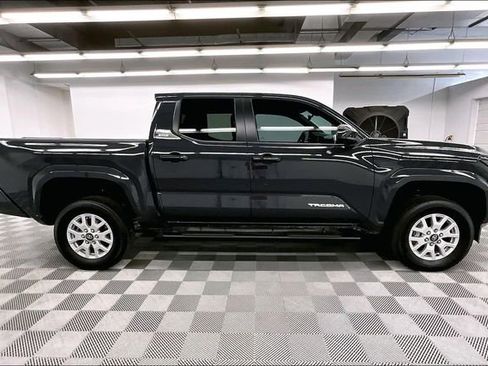 Used 2024 Toyota Tacoma SR5 AWD/4WD image 15