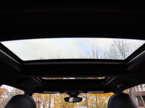 Used 2022 MINI Cooper SE w/ Driver Assistance Package image 37