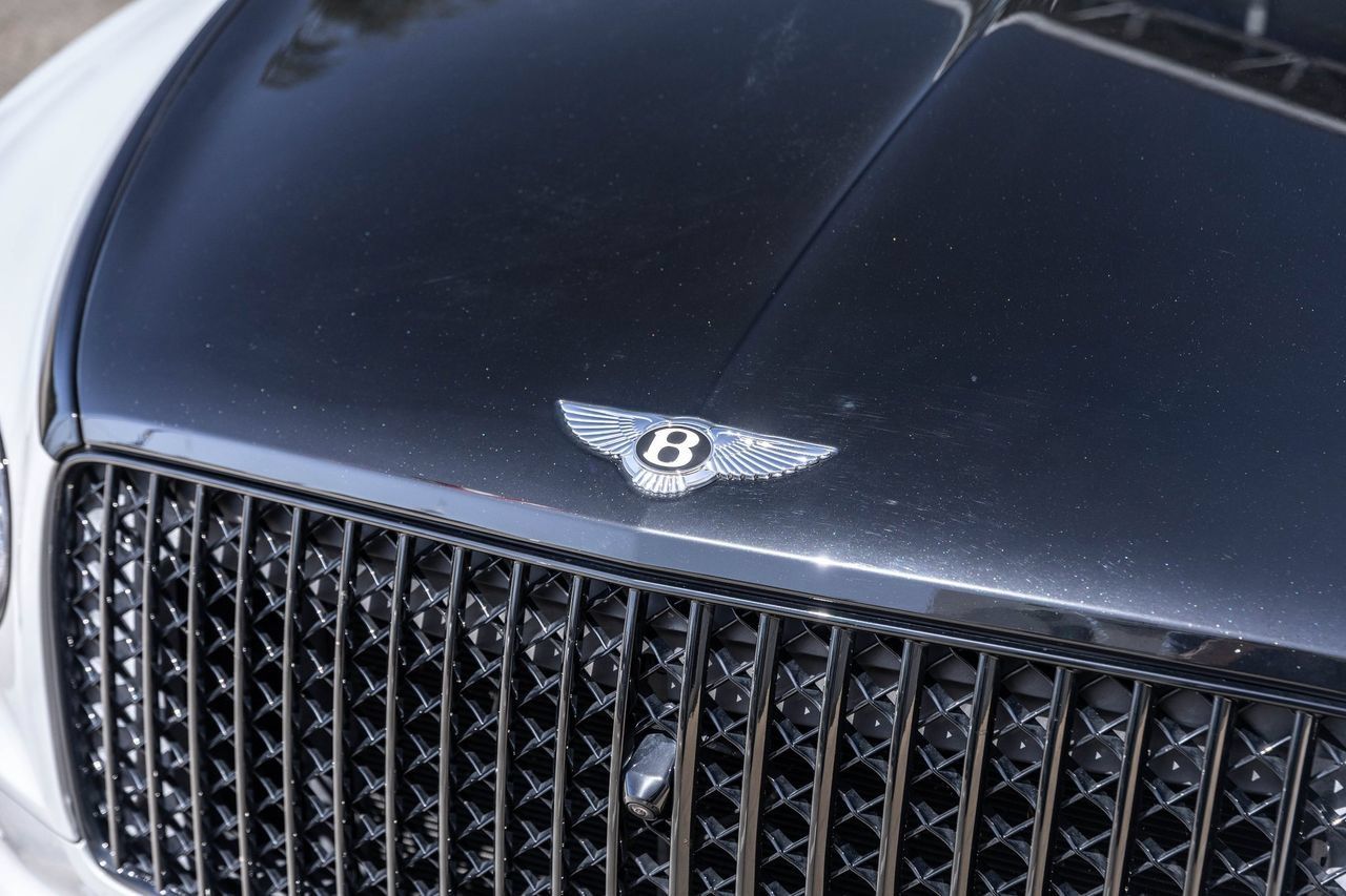 Certified 2023 Bentley Bentayga Extended Wheelbase AWD/4WD image 11