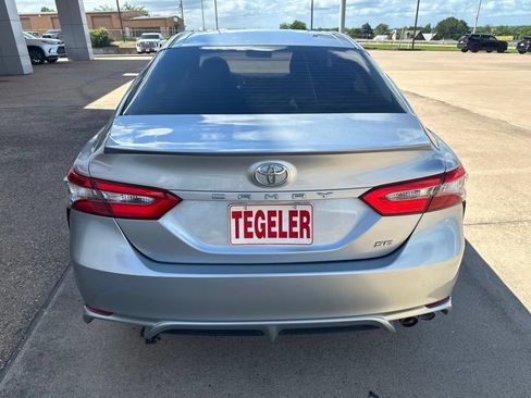 Used 2018 Toyota Camry SE FWD image 6