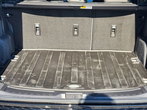 New 2025 Land Rover Discovery Sport Dynamic SE image 32