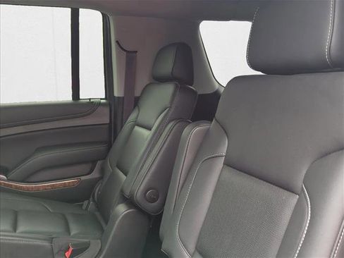 Used 2019 Chevrolet Suburban Premier image 17