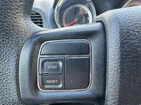 Used 2014 Dodge Grand Caravan SXT image 23