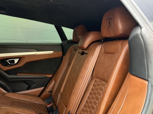 Used 2019 Lamborghini Urus AWD/4WD image 25