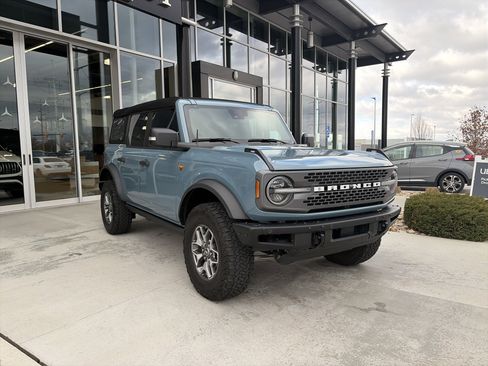 Used 2023 Ford Bronco Badlands image 3