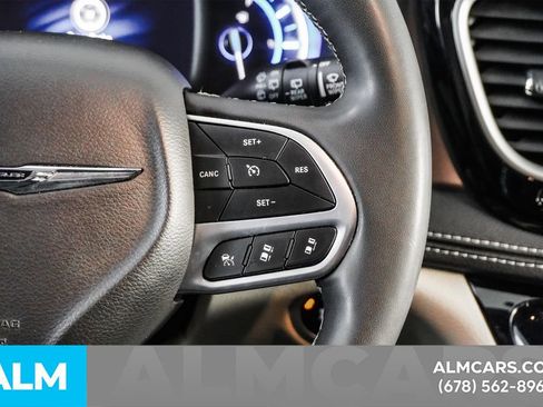 Used 2024 Chrysler Pacifica Select image 27