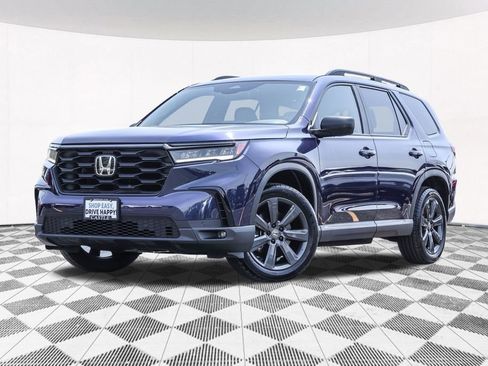 Used 2025 Honda Pilot Sport image 2