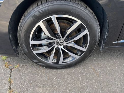 Used 2025 Volkswagen Jetta SE FWD image 31