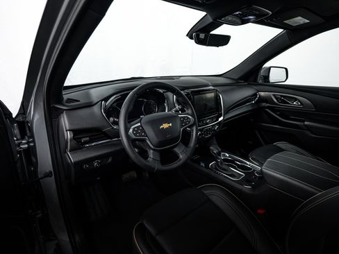 Used 2023 Chevrolet Traverse Premier image 9