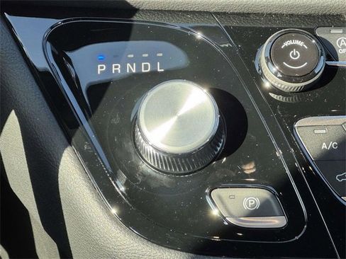 New 2026 Chrysler Pacifica Select image 6