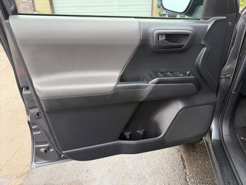 Used 2022 Toyota Tacoma SR AWD/4WD image 19