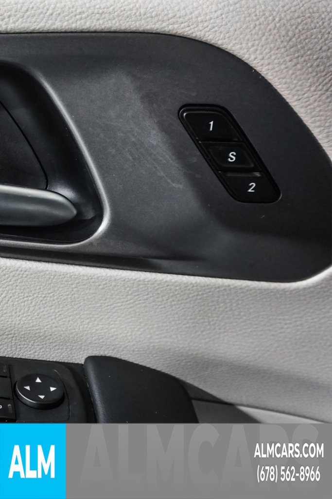 Used 2023 Chrysler Pacifica Touring-L FWD image 51