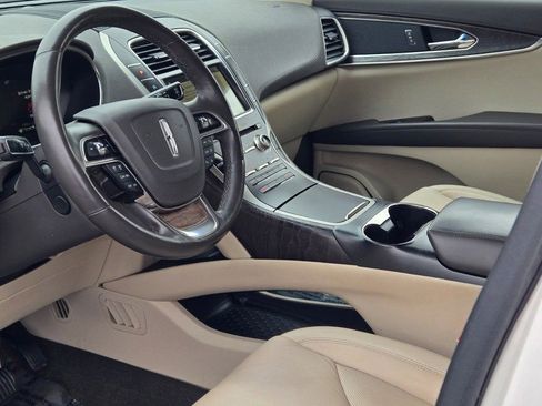 Used 2019 Lincoln Nautilus Select image 22