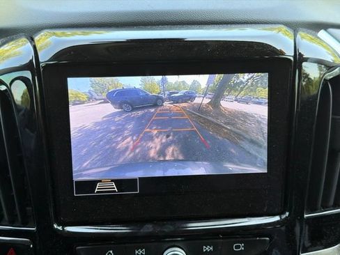 Used 2020 Chevrolet Traverse LT FWD image 16