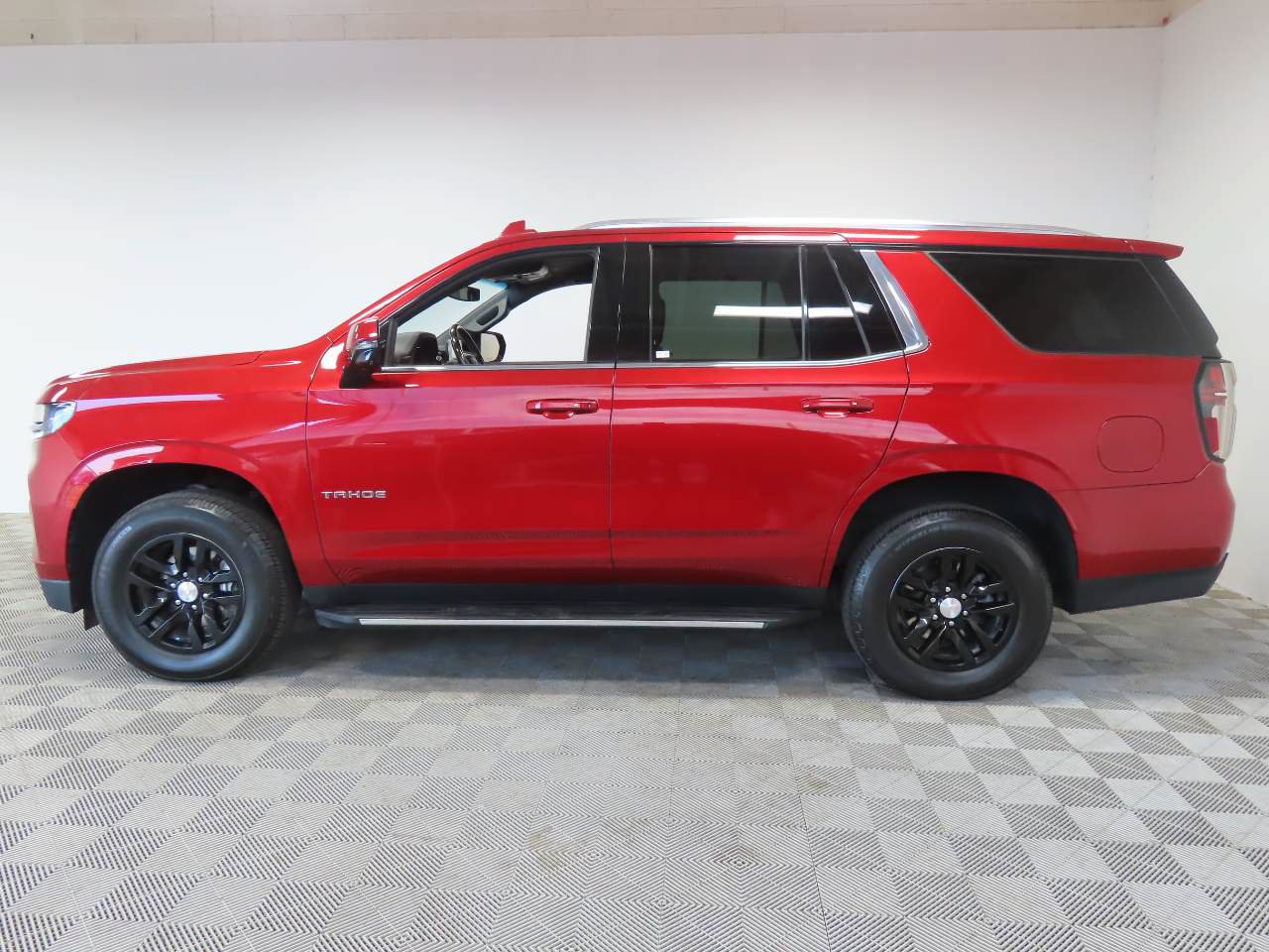 Used 2022 Chevrolet Tahoe LT w/ Luxury Package AWD/4WD image 5