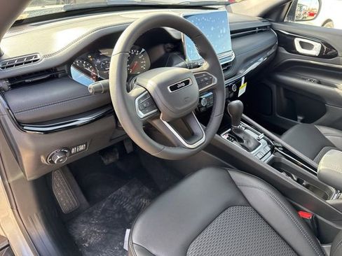 New 2026 Jeep Compass Latitude image 12