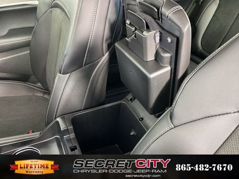 New 2026 Jeep Grand Cherokee Altitude image 24