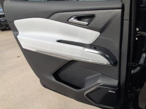 New 2026 Chevrolet Traverse High Country w/ LPO, Floor Liner Package image 10